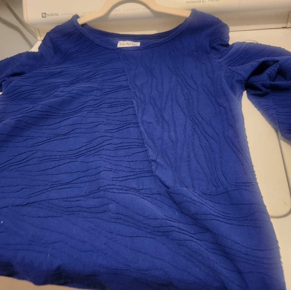 Beautiful Royal Blue Wave Pattern Top - Picture 4 of 7